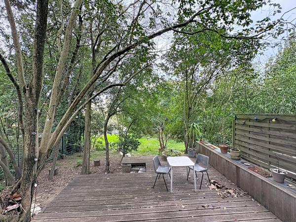 Montpellier (34000) Montpellier Arceaux. Appartement en rez-de-jardin privatif avec 3 chambres & parking privé.