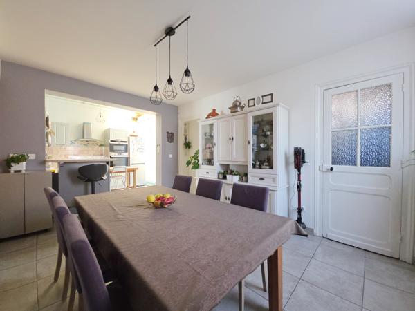 Maison
         7 pièces
        - 162 m² Exclusivité 309 000 € *