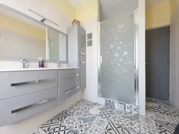 Maison
         7 pièces
        - 162 m² Exclusivité 309 000 € *