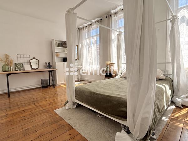 Maison
         5 pièces
        - 130 m² 399 000 € *