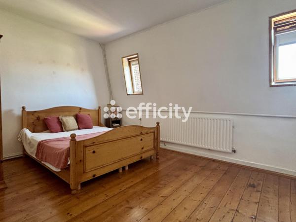 Maison
         5 pièces
        - 130 m² 399 000 € *