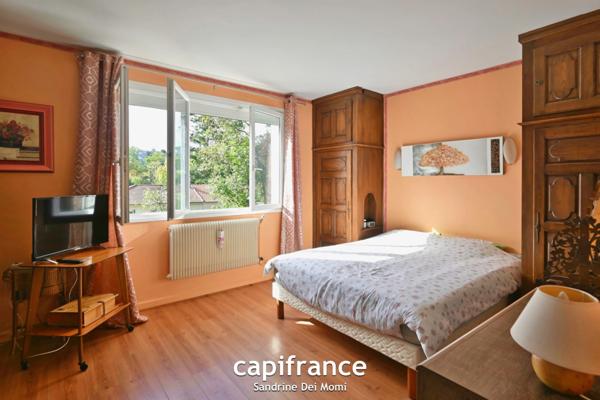Proche Bourg de Tassin - Maison P7 de 155m² habitables (230m² au sol) 5 chambres - parcelle de 1 560m²