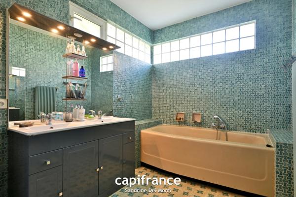 Proche Bourg de Tassin - Maison P7 de 155m² habitables (230m² au sol) 5 chambres - parcelle de 1 560m²