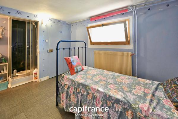 Proche Bourg de Tassin - Maison P7 de 155m² habitables (230m² au sol) 5 chambres - parcelle de 1 560m²