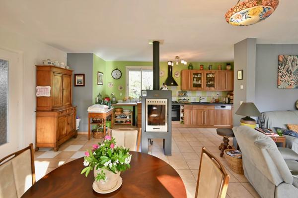 Proche Bourg de Tassin - Maison P7 de 155m² habitables (230m² au sol) 5 chambres - parcelle de 1 560m²