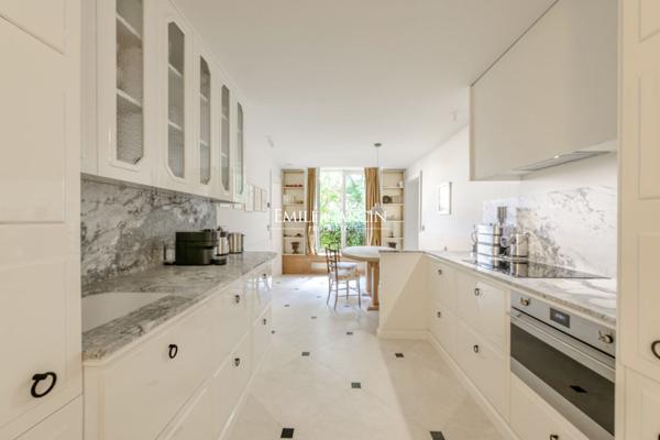 A vendre - appartement d'exception - 5 pièces - 141 m²  - sur jardin - Paris 75007 - Varenne