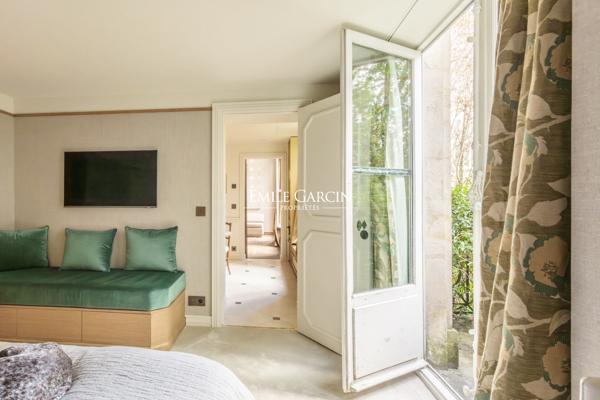 A vendre - appartement d'exception - 5 pièces - 141 m²  - sur jardin - Paris 75007 - Varenne