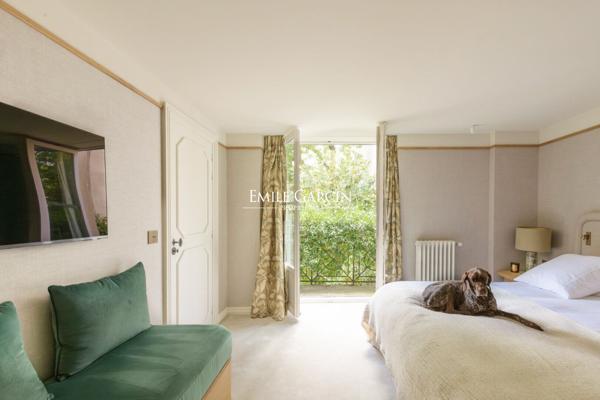 A vendre - appartement d'exception - 5 pièces - 141 m²  - sur jardin - Paris 75007 - Varenne