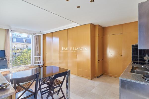 À vendre - Appartement - Paris 75116 -  Arc de Triomphe/Avenue Marceau - Balcon