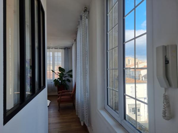 Appartement
                                                                                                                                                                                                                                                                                                                        3 pièce(s)                                                                                                                                                                                                          2 chambre(s)                                                                                                                                                                                                          72  m²