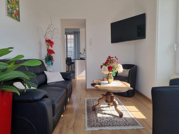 Appartement
                                                                                                                                                                                                                                                                                                                        3 pièce(s)                                                                                                                                                                                                          2 chambre(s)                                                                                                                                                                                                          72  m²