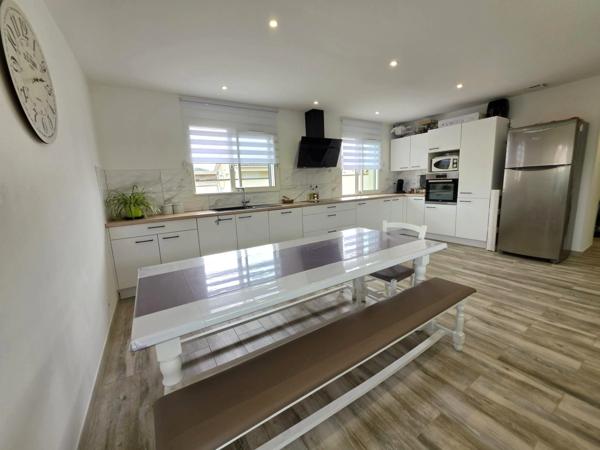 Maison à vendre de plain-pied – 4 chambres - 99 m² –  THIERS (63300) – 255 000 euros