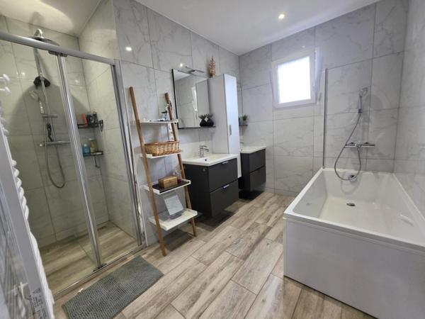 Maison à vendre de plain-pied – 4 chambres - 99 m² –  THIERS (63300) – 255 000 euros