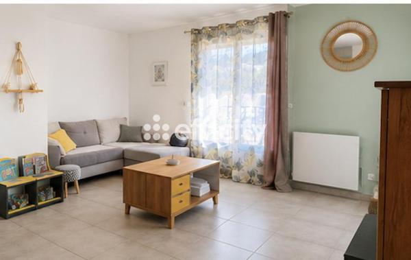 Appartement
         3 pièces
        - 77 m² 225 000 € *