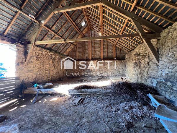 Grange d’environ 240m2 avec vue dégagée