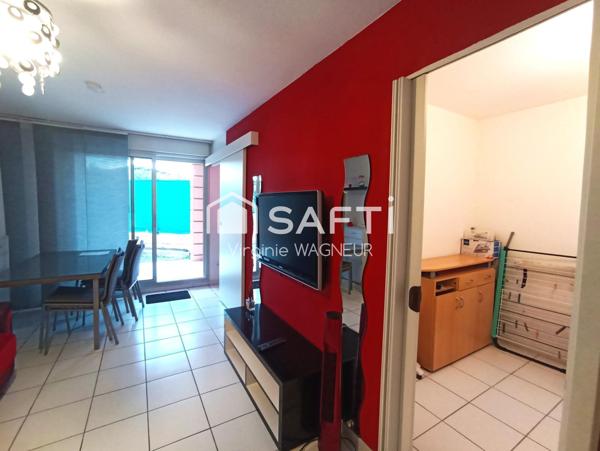 Appartement T2/cabine en rdj avec terrasse, emplacement véhicule, piscine.