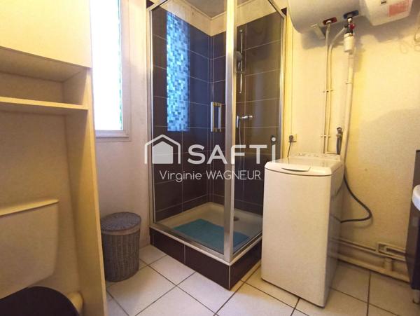 Appartement T2/cabine en rdj avec terrasse, emplacement véhicule, piscine.