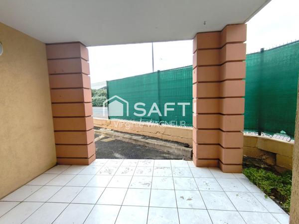 Appartement T2/cabine en rdj avec terrasse, emplacement véhicule, piscine.