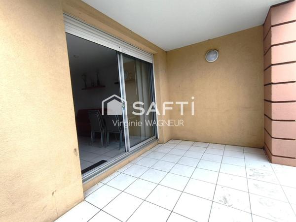 Appartement T2/cabine en rdj avec terrasse, emplacement véhicule, piscine.