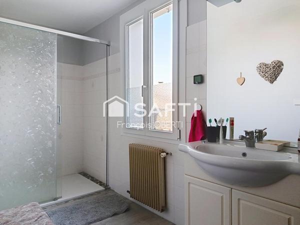 jolie maison familiale T5 piscine cœur de village