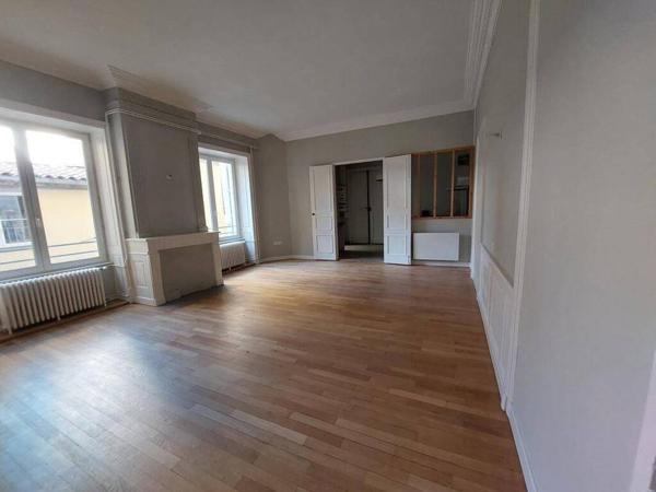 REF 10636-  33 PLACE DU BREUIL  -F1