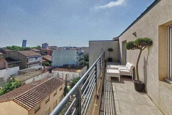 Dernier étage-ascenseur-parking