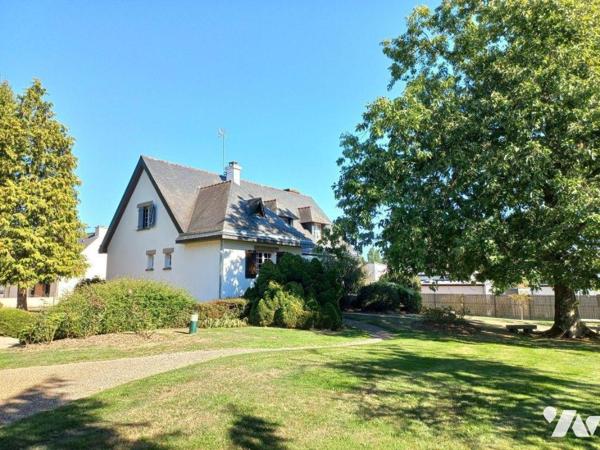 A VENDRE - Liffré (35 ) Maison 162 m² + sous-sol + garages + jardin.
Venez découvrir une très ...