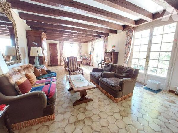 A VENDRE - Liffré (35 ) Maison 162 m² + sous-sol + garages + jardin.
Venez découvrir une très ...