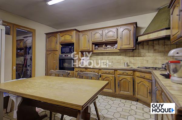 Maison Vaulx-en-Velin limite Villeurbanne 5 pièces 99m² habitables / 204,82m² au sol / grand jardin