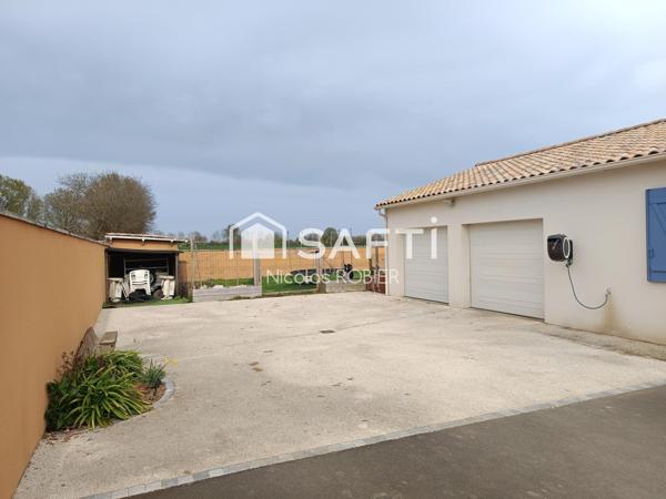 Trois en chambres en plain pied, grand garage, grande véranda, jardin et plus aux portes de Niort !