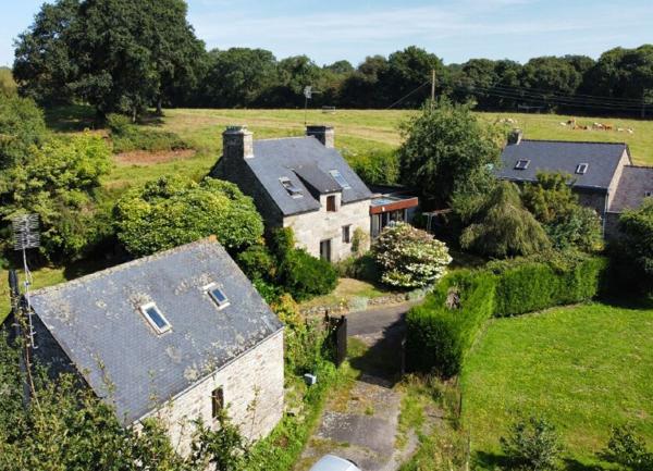 Maison à vendre    6 pièces •  Rostrenen