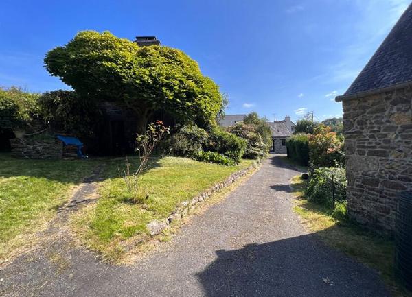 Maison à vendre    6 pièces •  Rostrenen