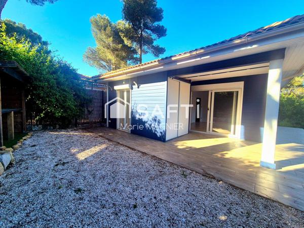 Beau Chalet  T3 - 2 chambres  de 50m2 entièrement rénové, sur terrain de 234m2 clôturé, au calme, avec piscine, à Gassin, proche commerces et plages