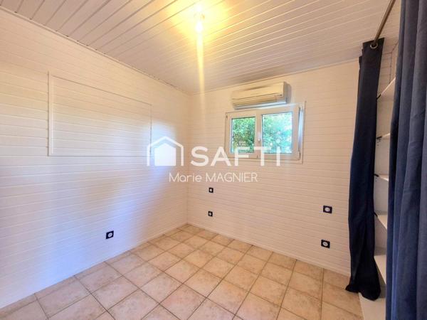 Beau Chalet  T3 - 2 chambres  de 50m2 entièrement rénové, sur terrain de 234m2 clôturé, au calme, avec piscine, à Gassin, proche commerces et plages