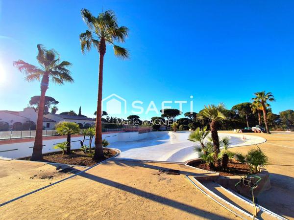 Beau Chalet  T3 - 2 chambres  de 50m2 entièrement rénové, sur terrain de 234m2 clôturé, au calme, avec piscine, à Gassin, proche commerces et plages