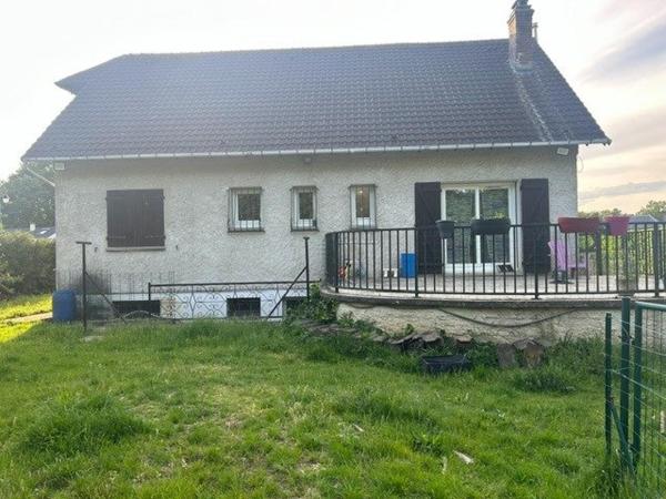 A proximité D'Ezy-sur-Eure découvrez cette maison familiale de 130m² située dans un environnement CHIC et résidentiel. son atout majeur; un fort potentiel d'aménagement avec jusqu'à 5 chambres, idéal pour une grande famille ou un projet évolutif .