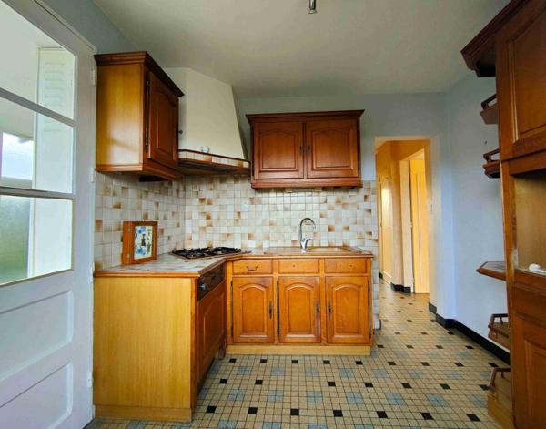 CHARMANTE MAISON AU CUR DE DAUMERAY  100 m²  GRAND JARDIN, GARAGE, PUITS