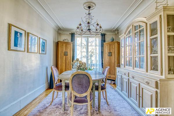 Versailles Proximité plateau Saint-Antoine - Maison 9 pièces 238 m² au sol sur parcelle de 450 m² environ avec terrasse, jardin et garage €1 898 000 ** - Référence 25754