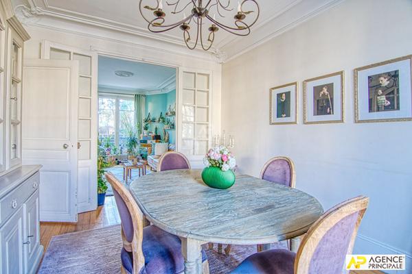 Versailles Proximité plateau Saint-Antoine - Maison 9 pièces 238 m² au sol sur parcelle de 450 m² environ avec terrasse, jardin et garage €1 898 000 ** - Référence 25754