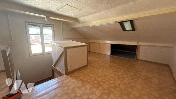Maison de caractère de 1935 à fort potentiel - idéal investisseur ou résidence familiale avec d...