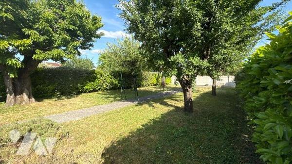 Maison de caractère de 1935 à fort potentiel - idéal investisseur ou résidence familiale avec d...