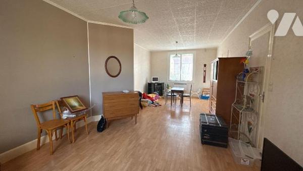 Maison de caractère de 1935 à fort potentiel - idéal investisseur ou résidence familiale avec d...