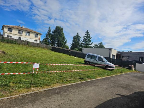 Terrain constructible dans petit lotissement, emplacement qualitatif avec vue sur bosquet