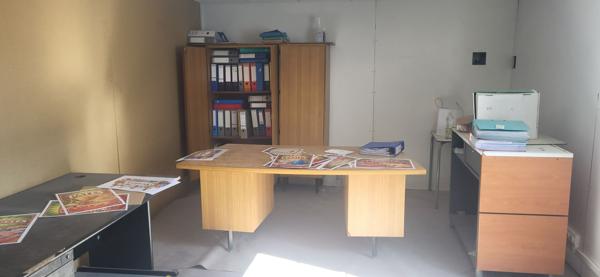 Local Commercial
         5 pièces
        - 1100 m²