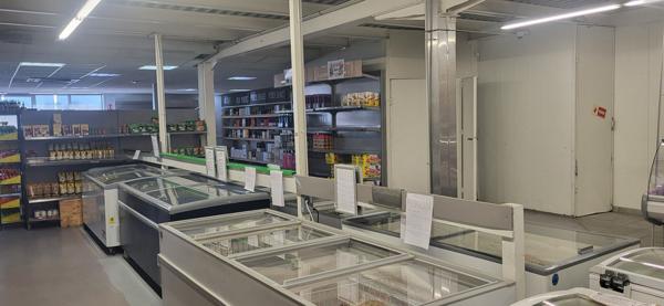 Local Commercial
         5 pièces
        - 1100 m²