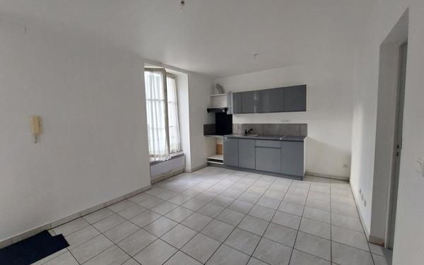 Appartement à louer    1 pièce •  Corbeil-Essonnes