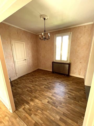 Longpont-sur-Orge (91310) Maison à rénover avec 832m2 de terrain clôturé