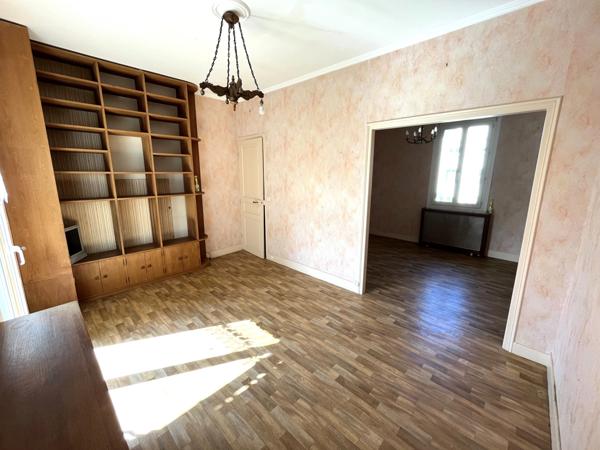 Longpont-sur-Orge (91310) Maison à rénover avec 832m2 de terrain clôturé