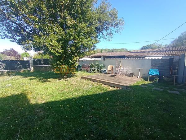 Vente
                Immeuble de rapport278 m² - LA RIVIERE (33126)