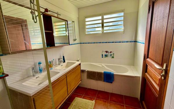 Maison à vendre    4 pièces •  Le Vauclin